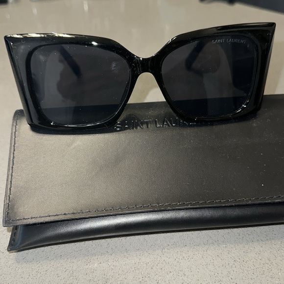 Saint Laurent sunglasses - Picture 3 of 4
